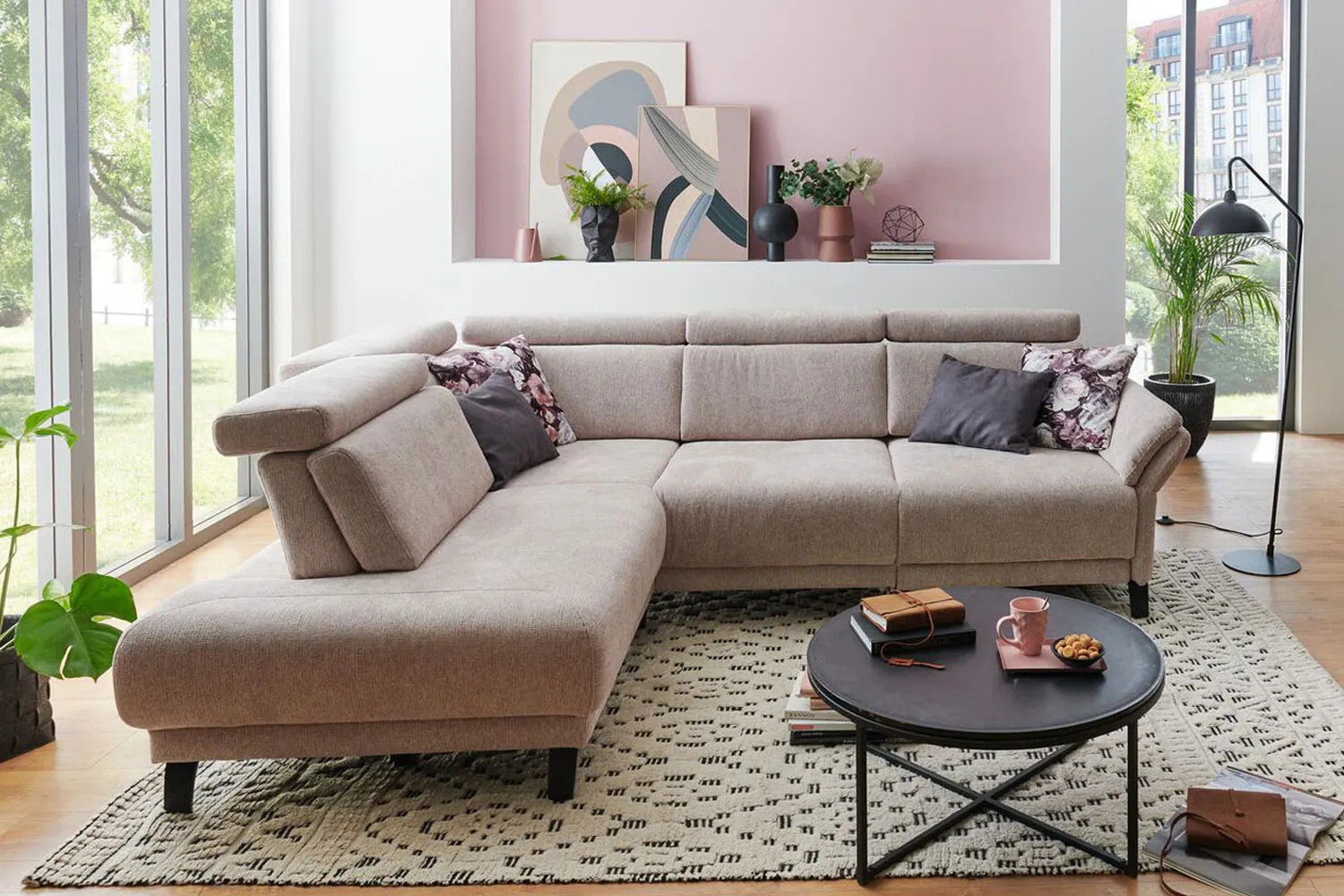Ecksofa in L-Form mit Sitztiefenverstellung in Stoff Rosa