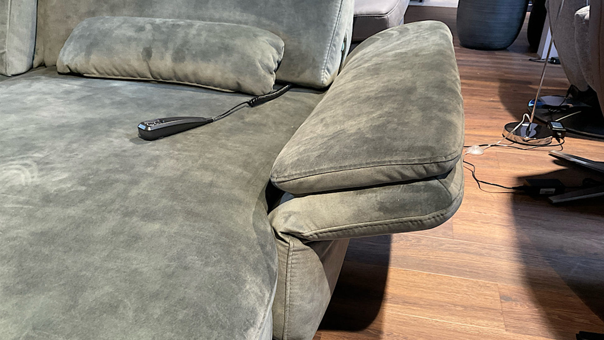 Modulmaster Wohnlandschaft mit Schlaffunktion und motorischen Funktionen in Samtstoff-0126030000-40WW-A