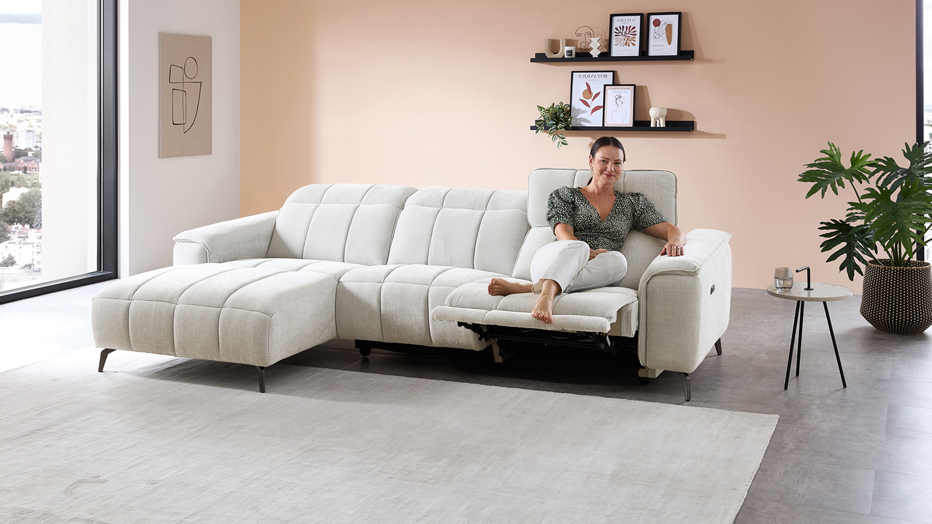 Stoff Ecksofa mit manueller Kopfteilverstellung und motorischer Relaxfunktion