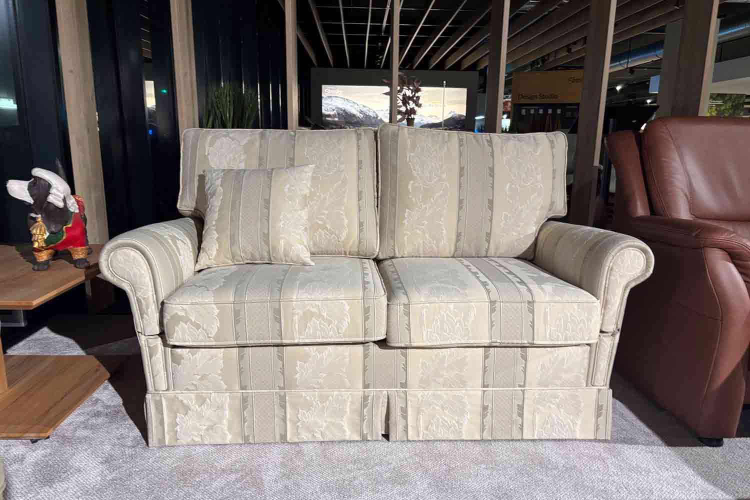 Klassische Couchgarnitur in Stoff