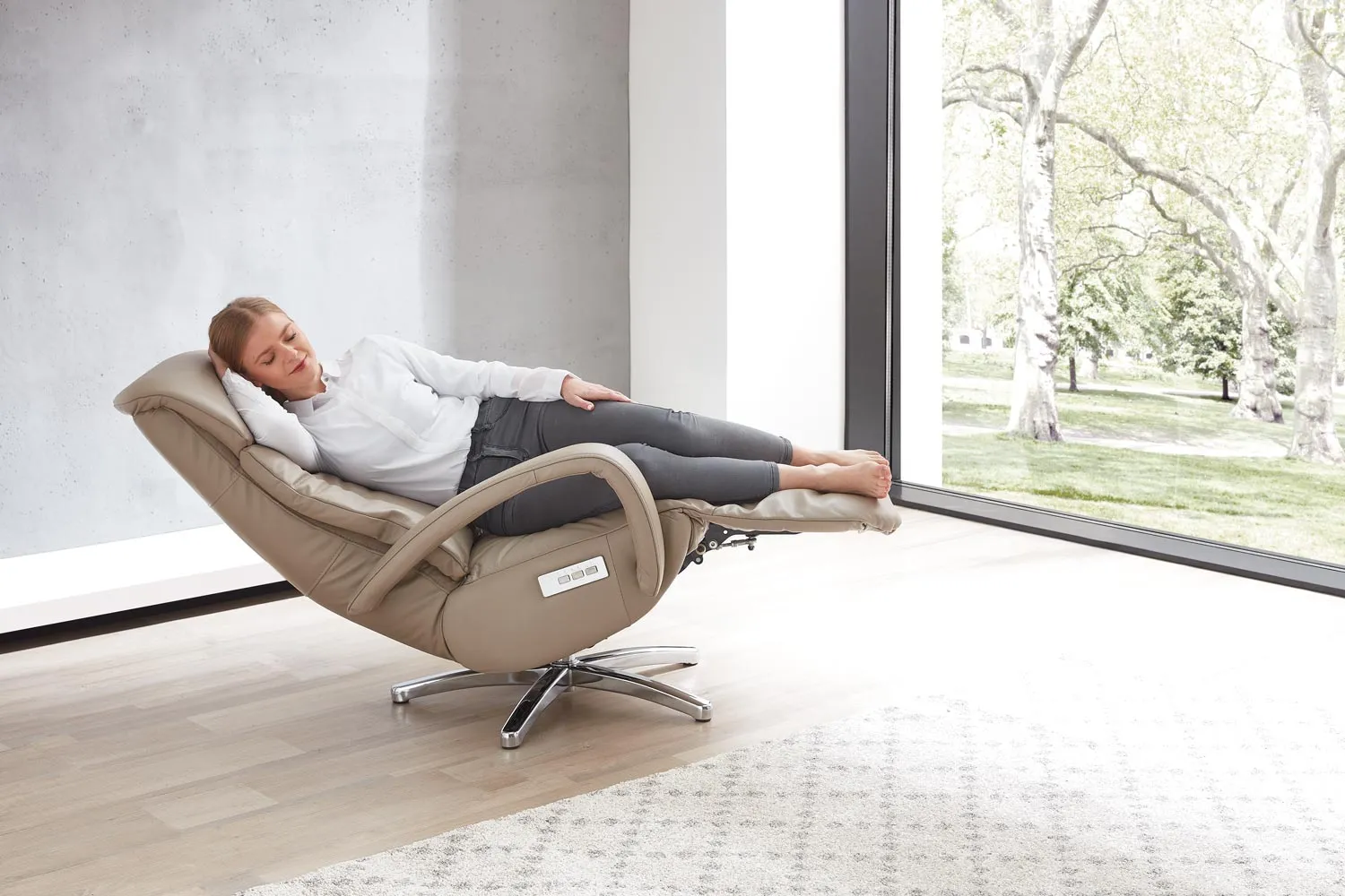 TV Sessel mit motor. Relaxfunktion und Akku TV Sessel mit motor. Relaxfunktion und Akku