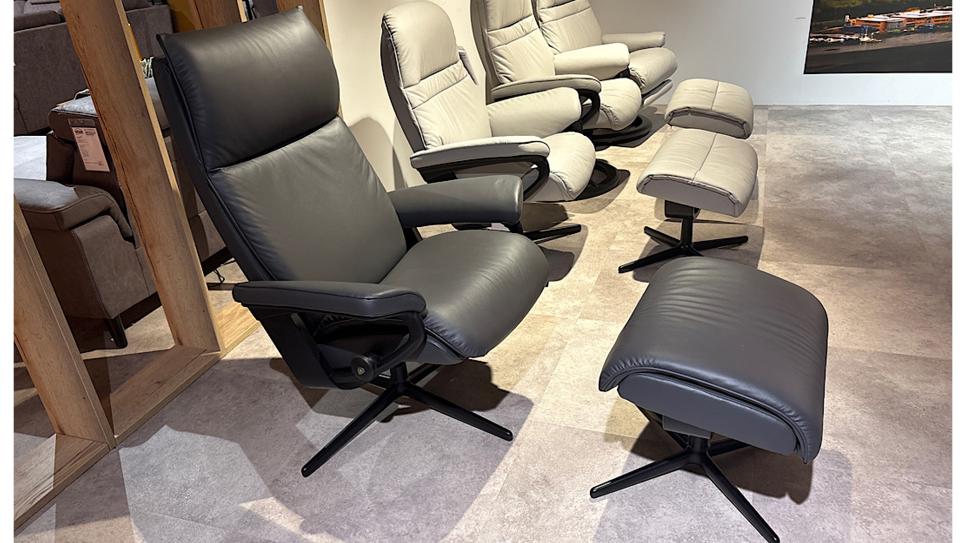 Stressless Sessel Aura mit Hocker in Leder