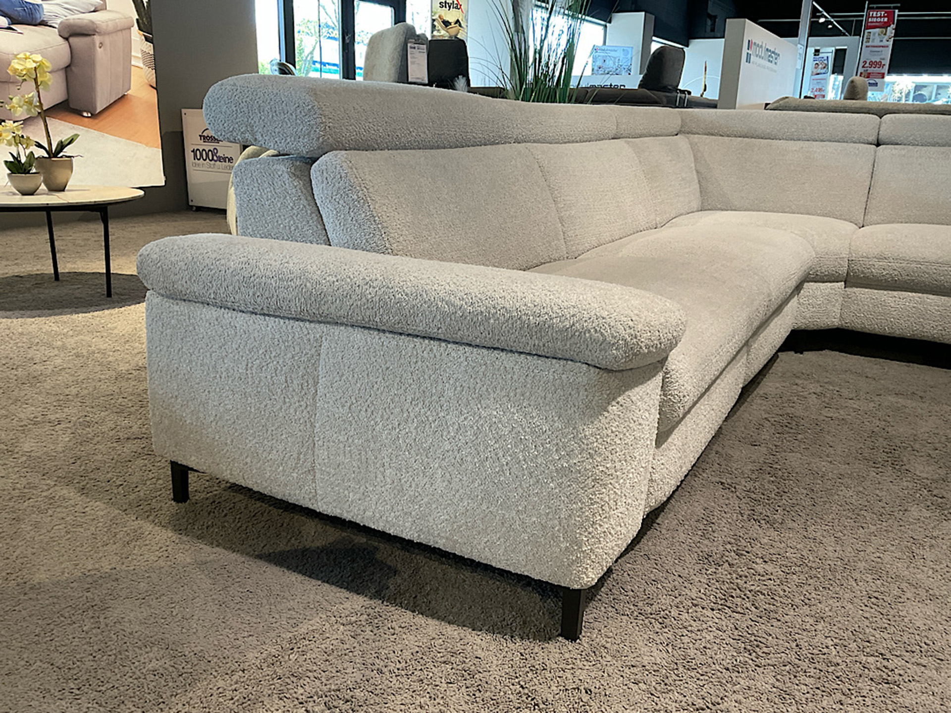 Modulmaster Ecksofa inkl. vielen Funktionen und Hocker in Boucle Stoff