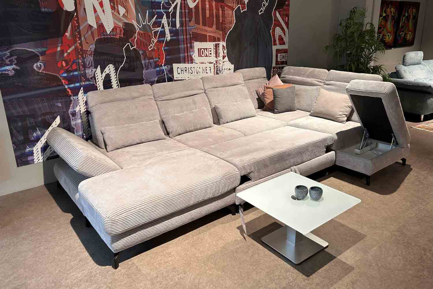 Wohnlandschaft Belfast inkl. vielen Funktionen in Trendstoff Cord 