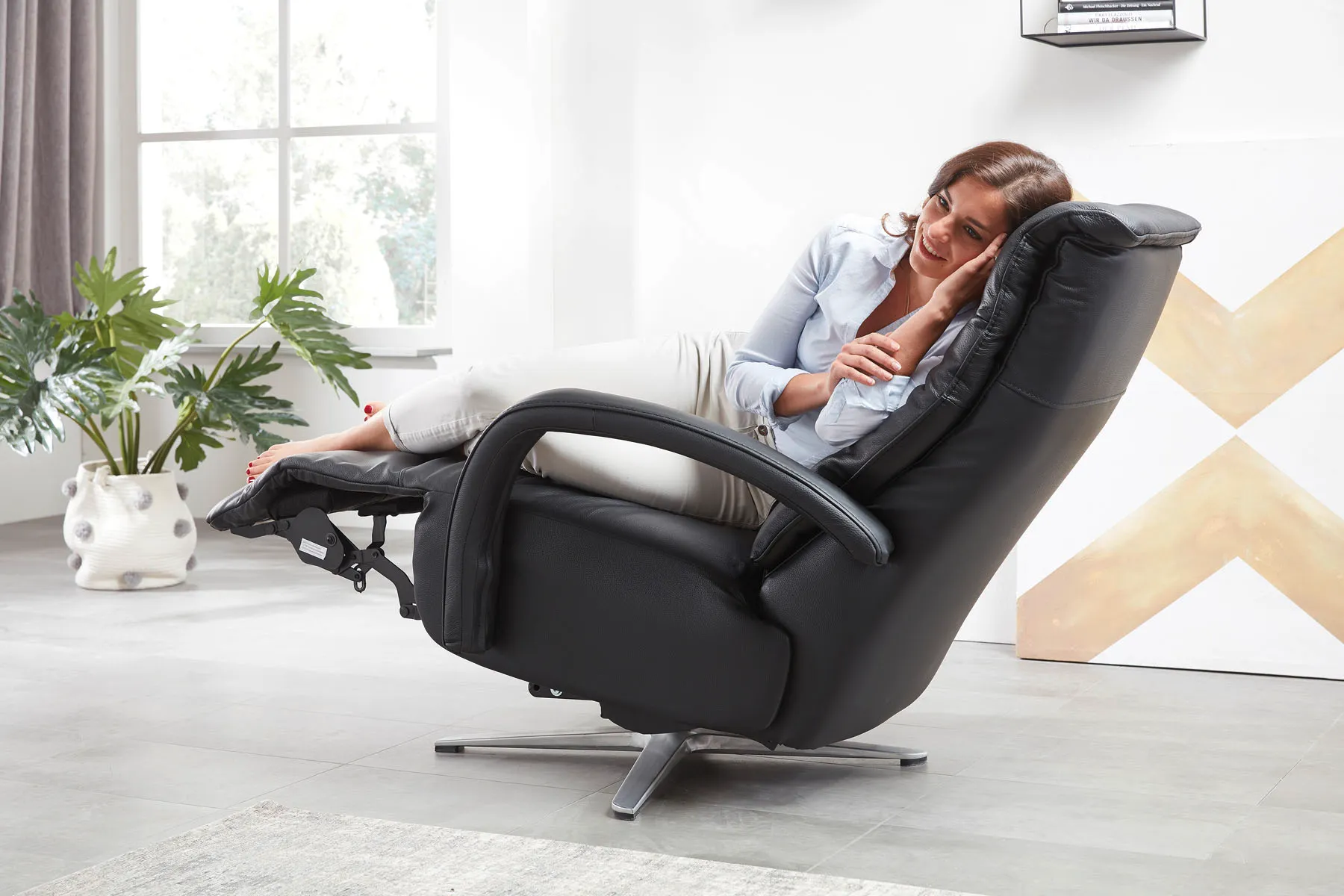 Leder Relaxsessel Porto mit motor. Relaxfunktion und Aufstehhilfe Leder Relaxsessel Porto mit motor. Relaxfunktion und Aufstehhilfe
