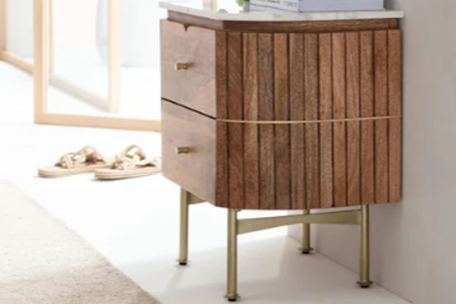 Kare Grace Kommode klein mit Marmorplatte und Mango-Massivholz