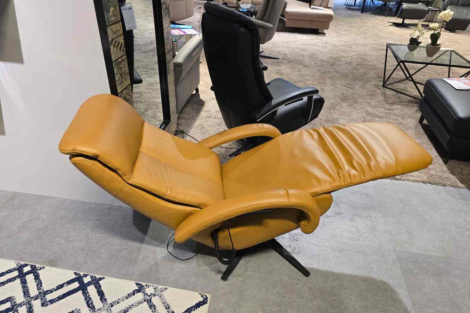 Relaxsessel inkl. motorischer Relaxfunktion und Aufstehhilfe in Leder