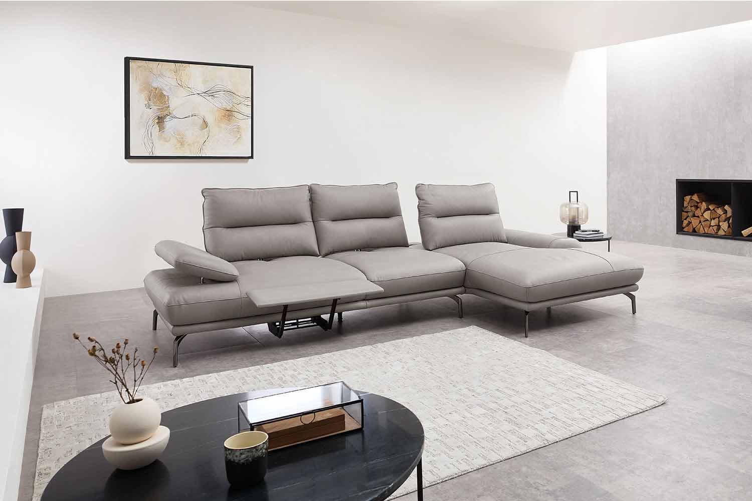 Leder Ecksofa mit manueller Sitztiefenverstellung Leder Ecksofa mit manueller Sitztiefenverstellung