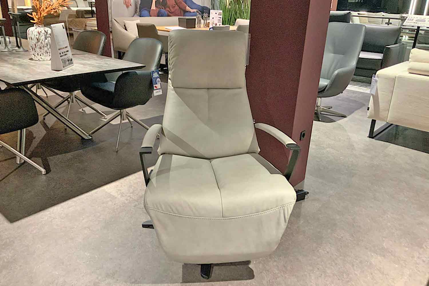 Leder Relaxsessel inkl. motorischer Relaxfunktion, Aufstehhilfe und Akku 