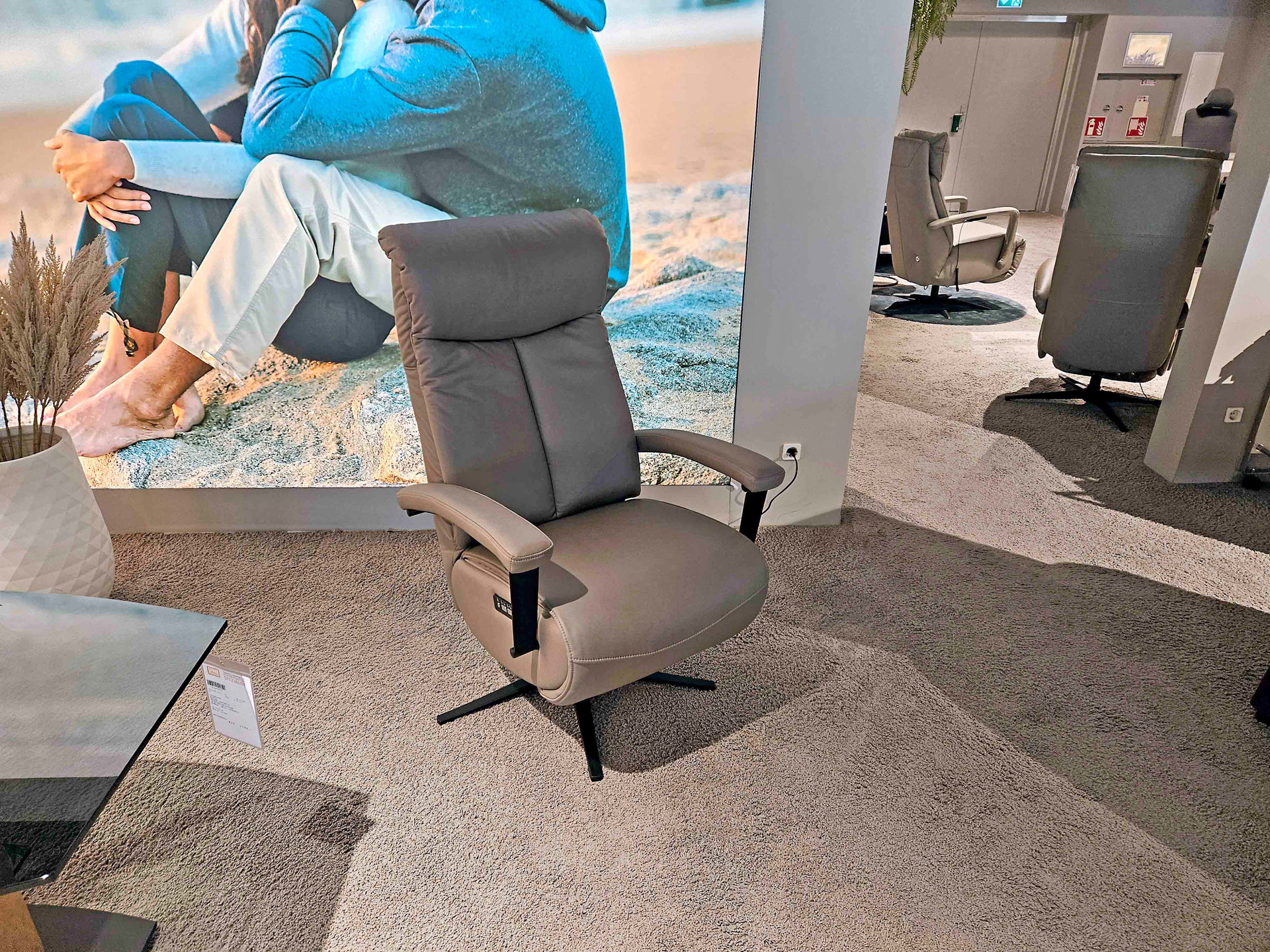 Relaxsessel mit motorischer Relaxfunktion in Stoff-0979003500-06WW-A