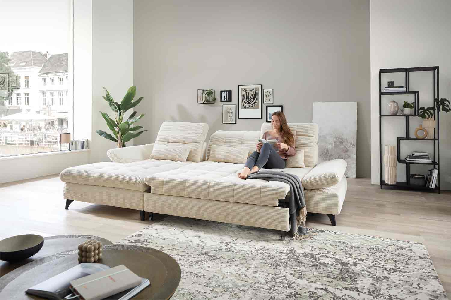 Ecksofa inkl. Sitztiefenverstellung in trendigen Cord