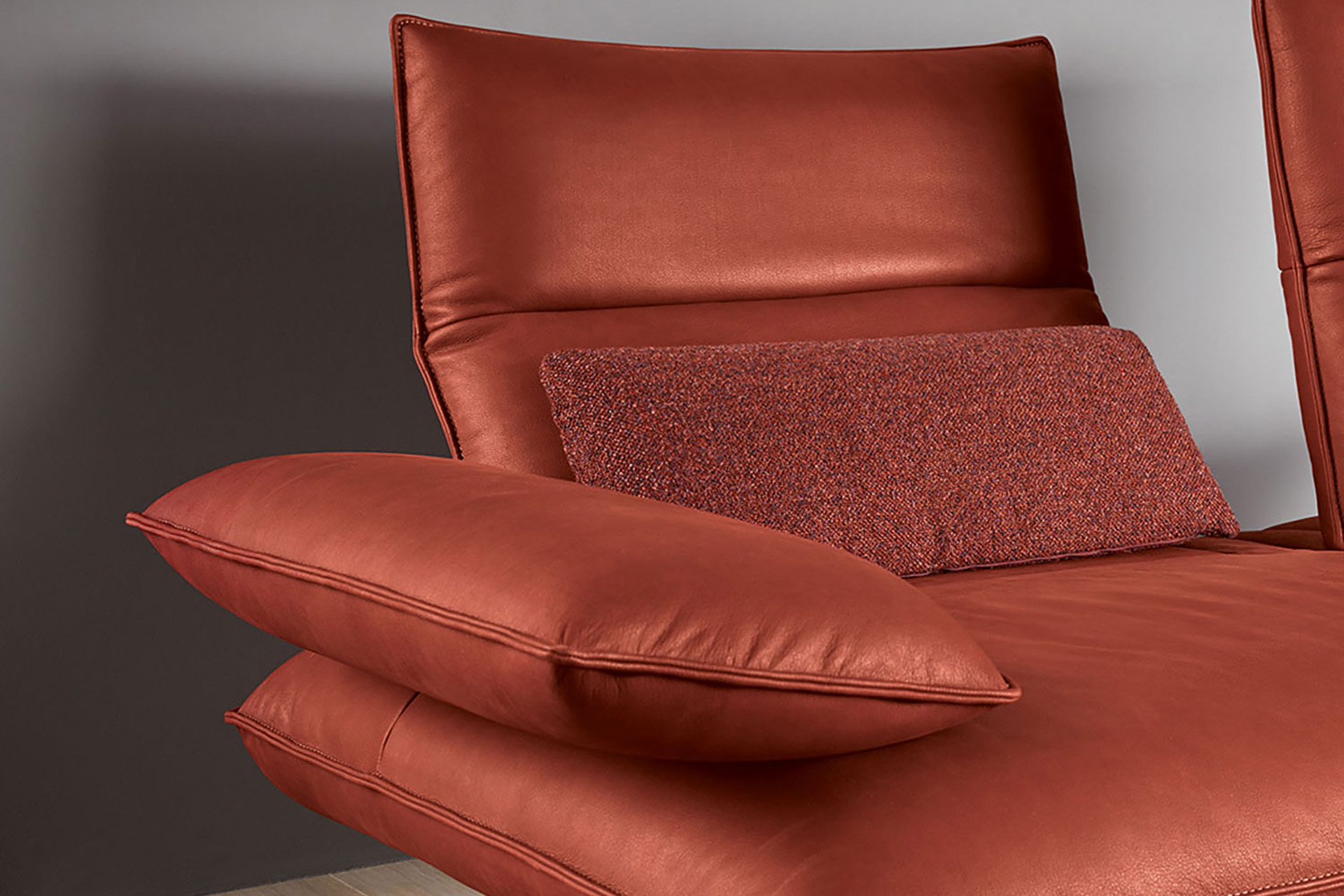 Koinor Design Sofa inkl. manueller Funktionen in Leder