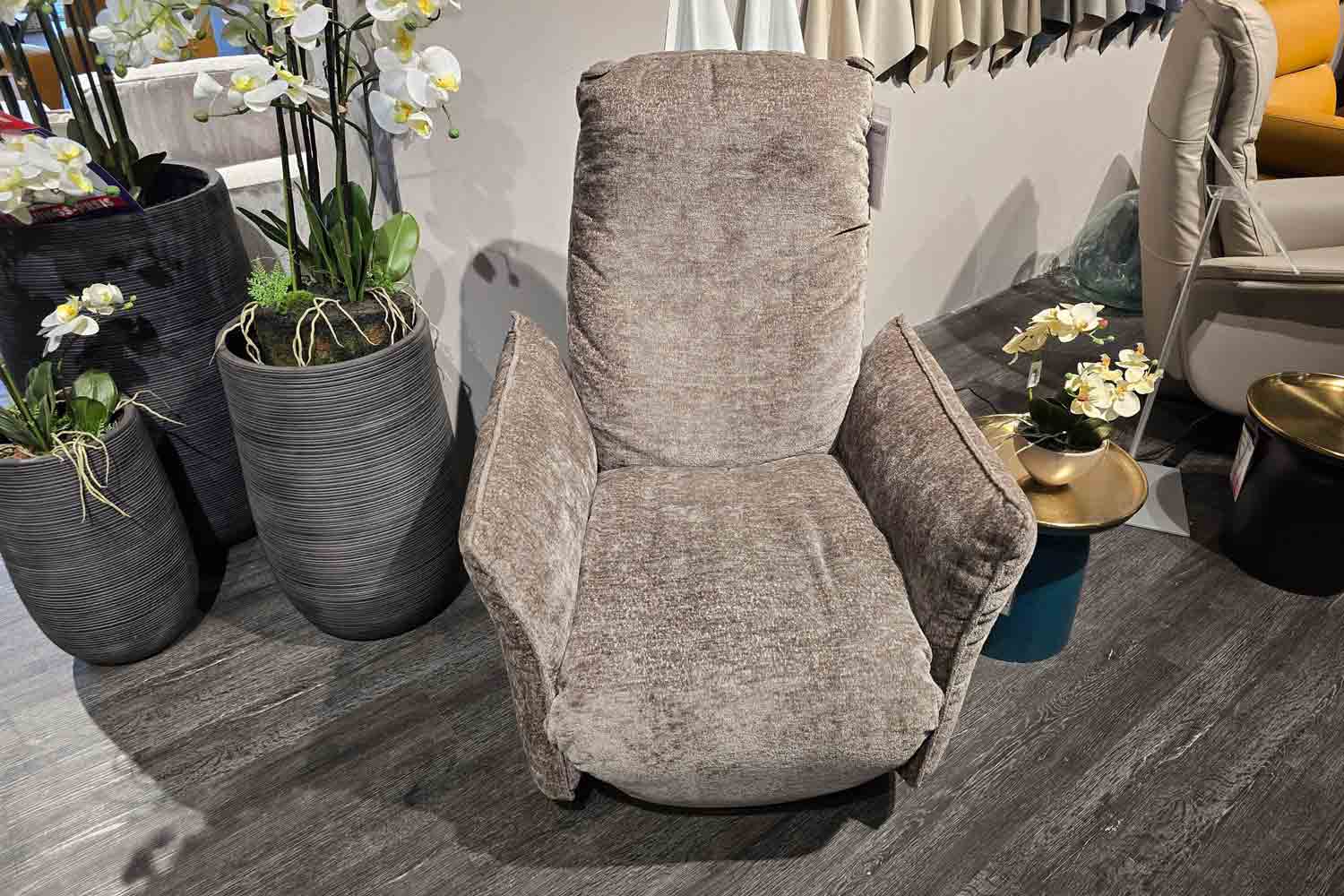 Stoff Relaxsessel inkl. motorischer Relaxfunktion und Akku