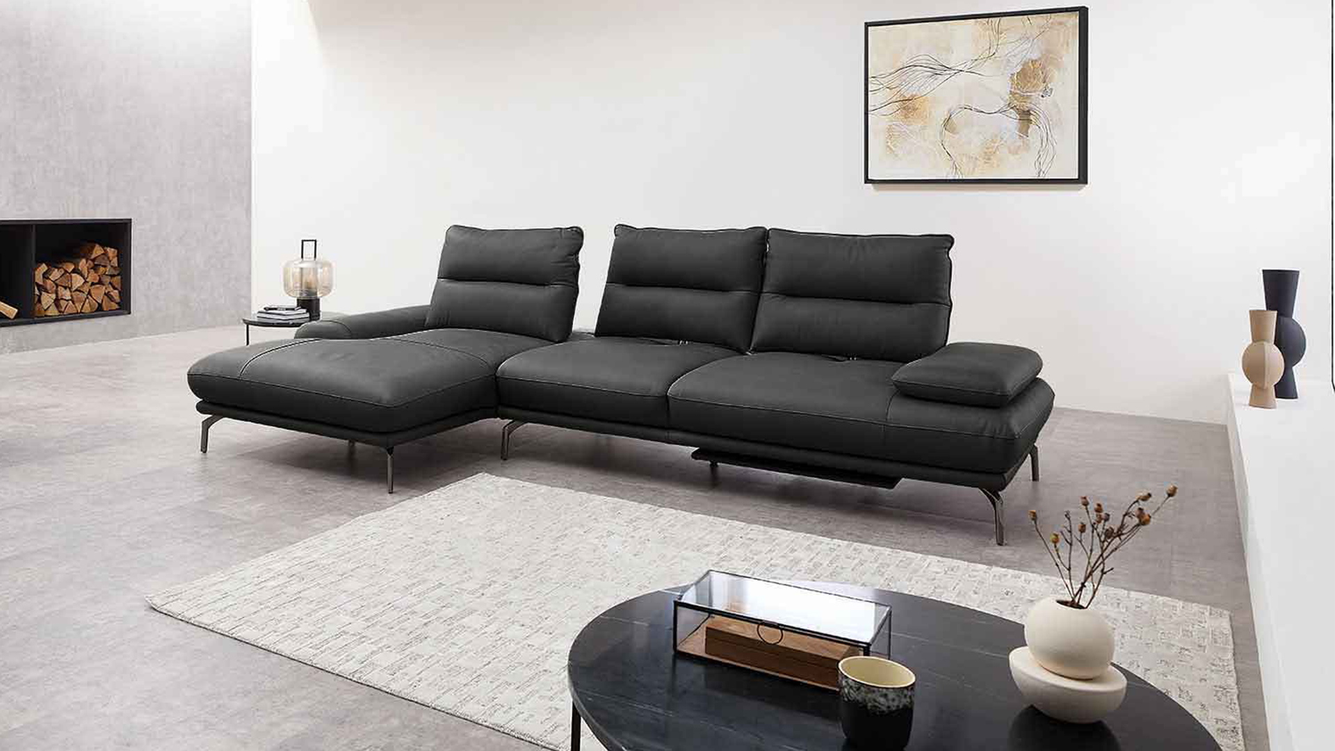 Leder Ecksofa mit Sitztiefenverstellung und motorischer Fußstütze Leder Ecksofa mit Sitztiefenverstellung und motorischer Fußstütze