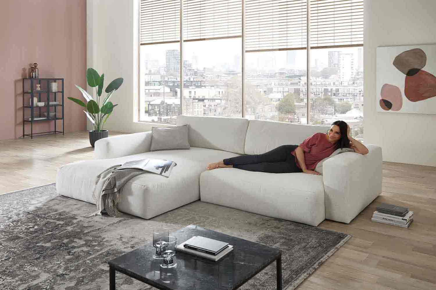 Stoff Ecksofa in L-Form in Trendfarbe natur