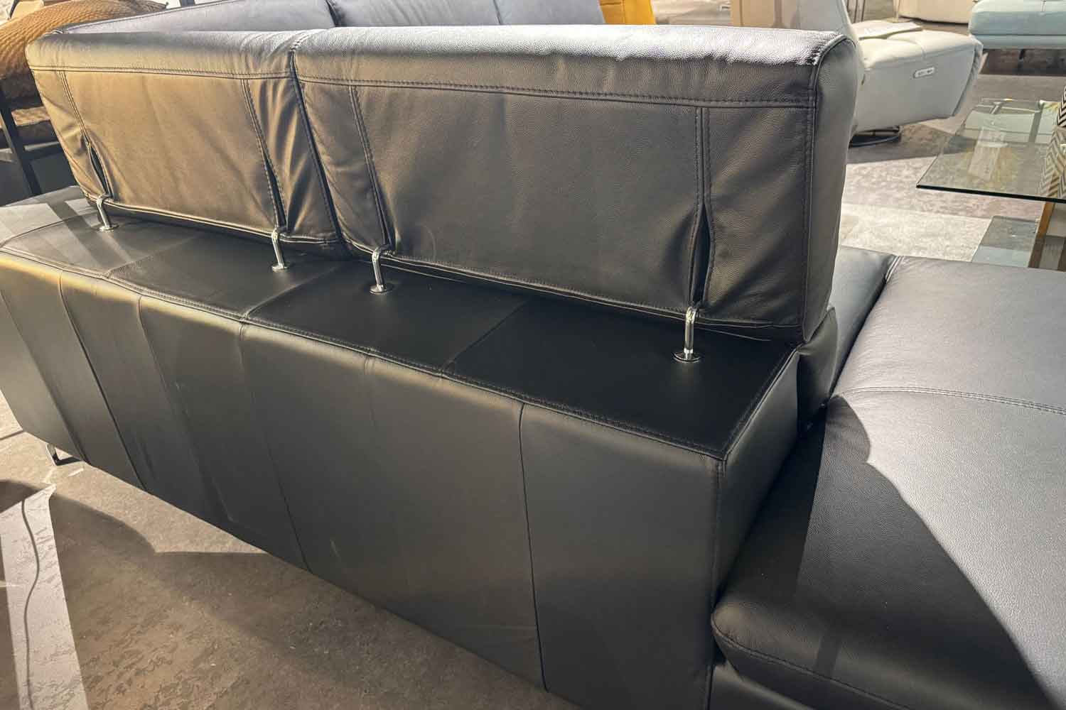 Cuoio Ecksofa mit motorischen Vorziehsitz in Leder