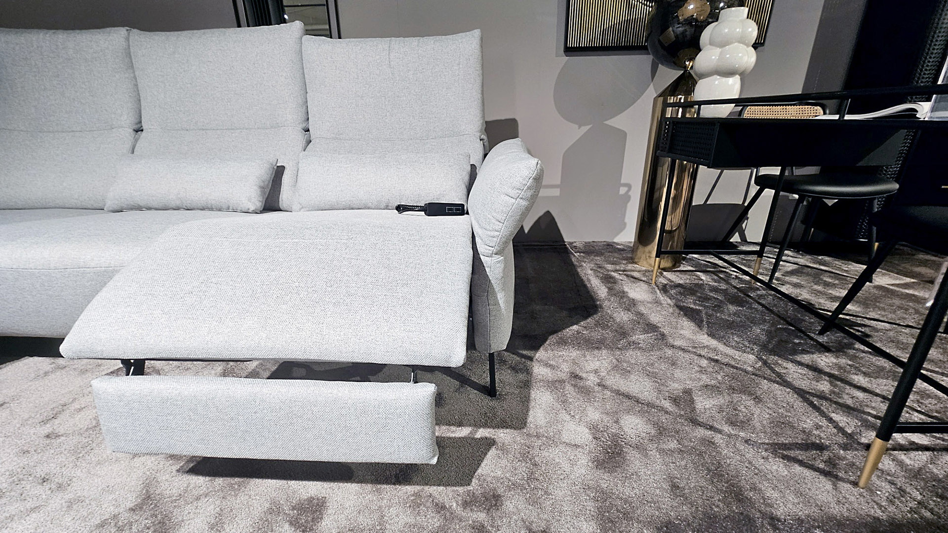 Hilker Ecksofa HC8 mit motorischer Relaxfunktion in Stoff  -0533029302-06WW-A