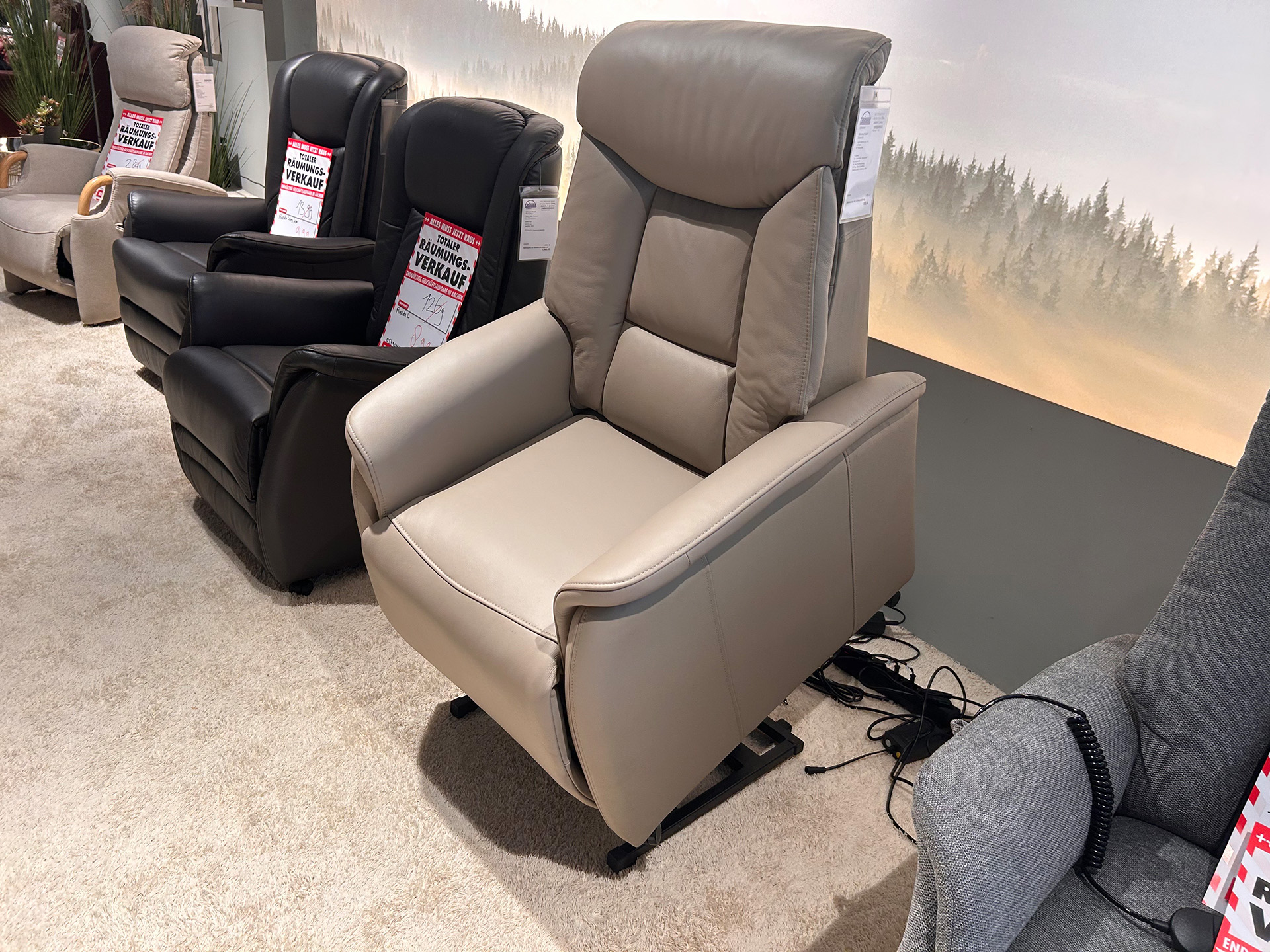 Relaxsessel mit motorischer Relaxfunktion und Aufstehhilfe in Leder -Lederlook-0979003800-36WW-A