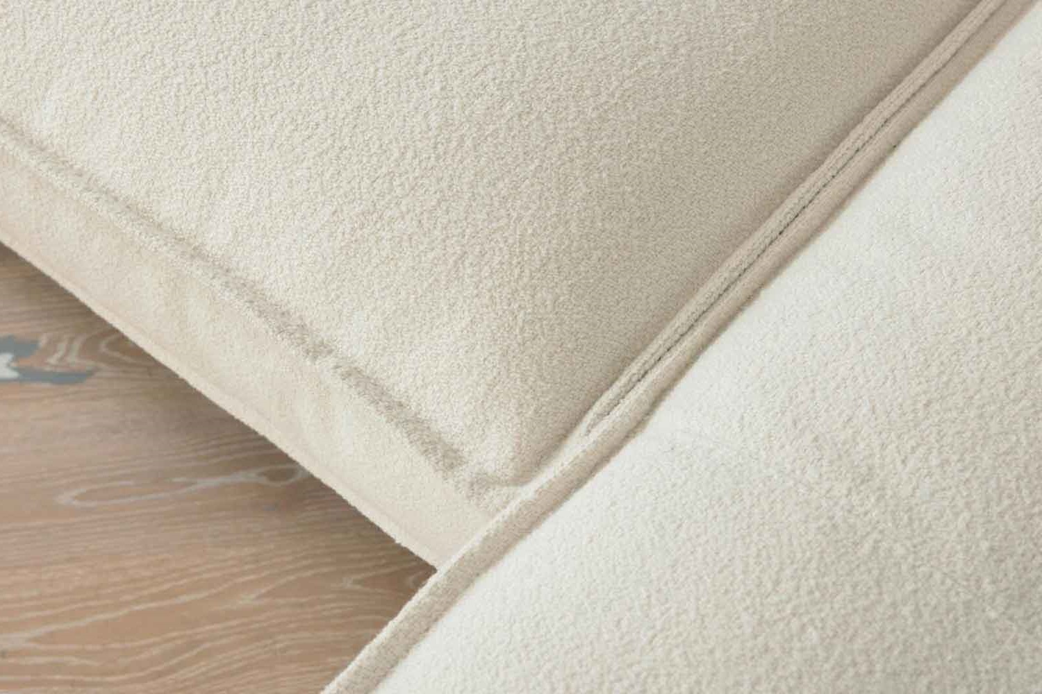 Ecksofa Roomio 4102 in Trendstoff Bouclé 