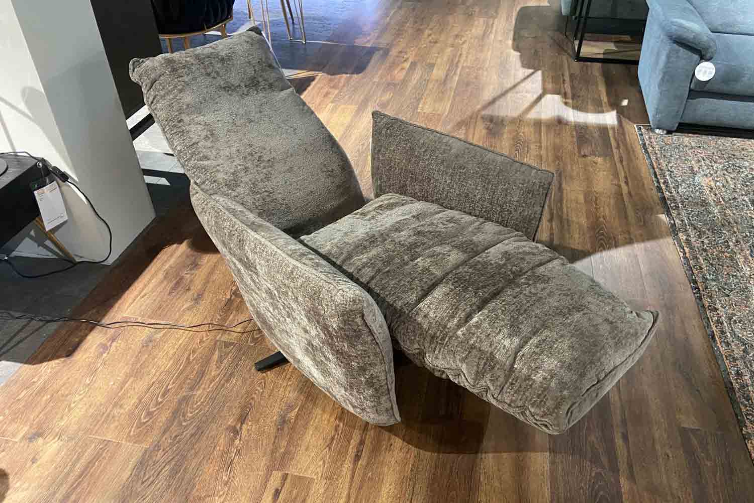 Stoff Relaxsessel inkl. motorischer Relaxfunktion mit Akku 