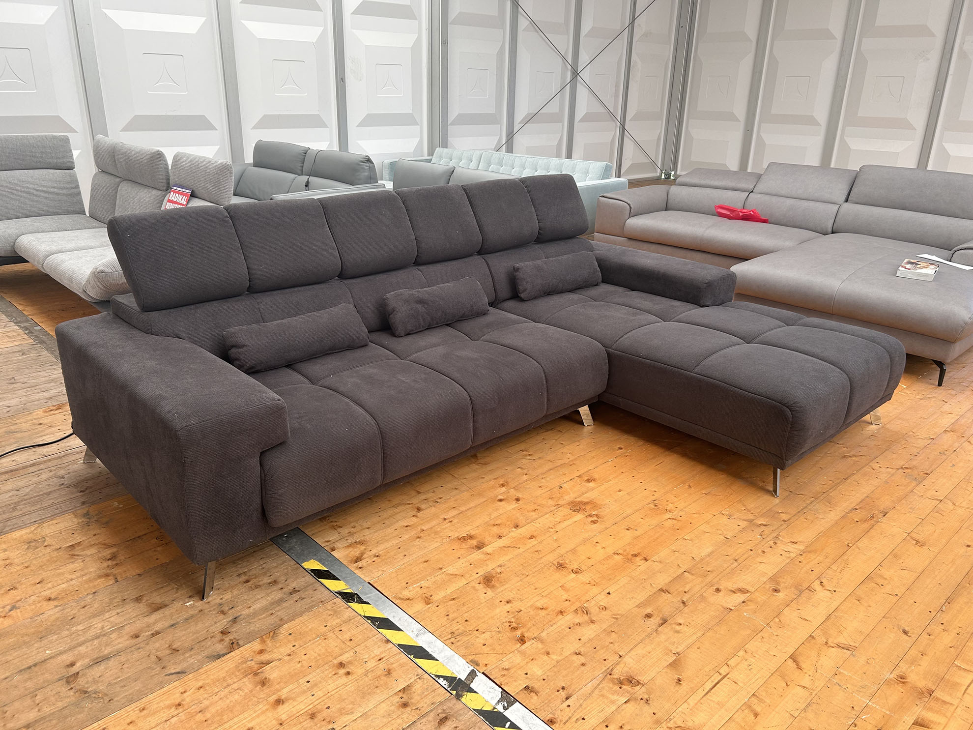 Ecksofa mit motorischen Sitzvorzug in Stoff-0646800105-35WW-A