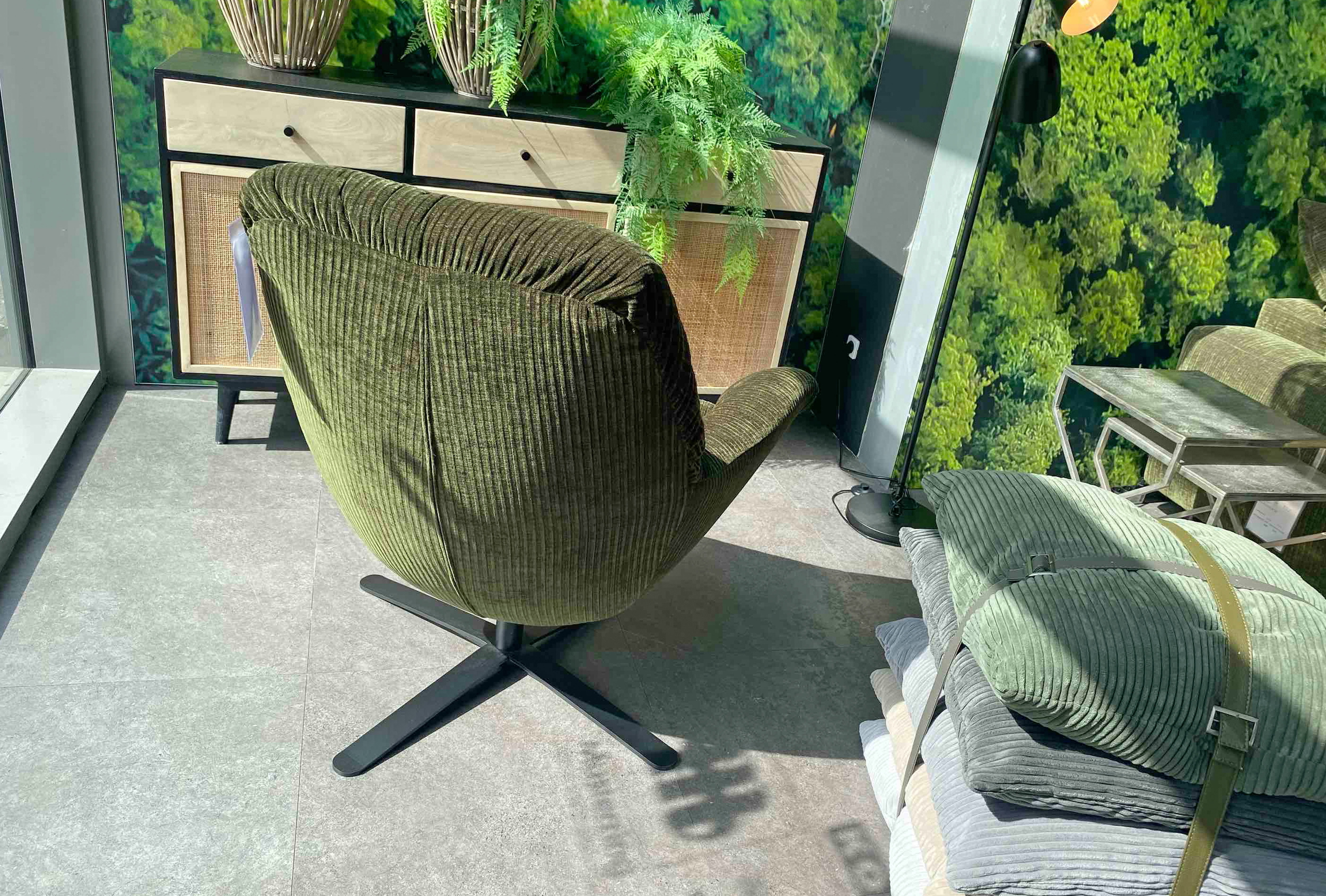 Sessel mit Drehfunktion in trendigen Cord