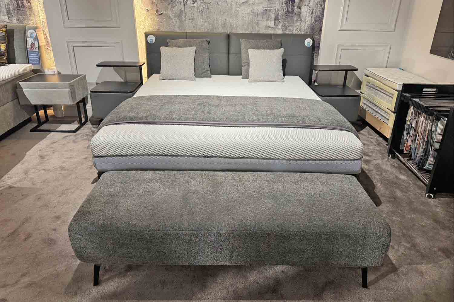 Thomas Brunner Leder Boxspringbett inkl. Nachtkonsolen und Bettbank