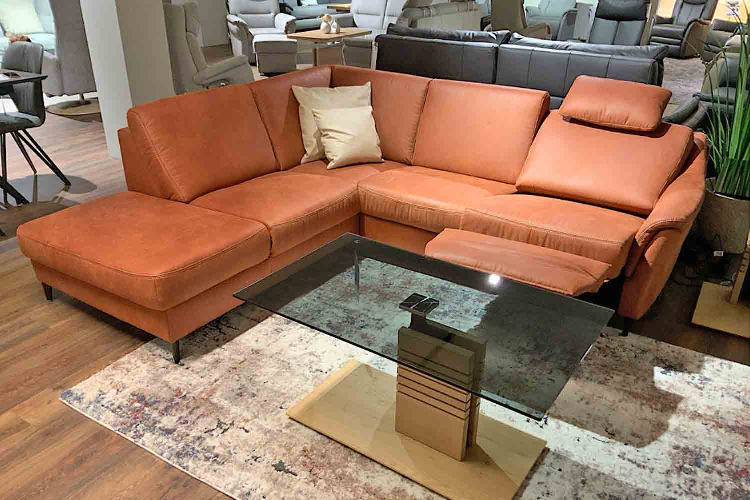 Stoff Ecksofa inkl. motorischer Relaxfunktion mit Federkern