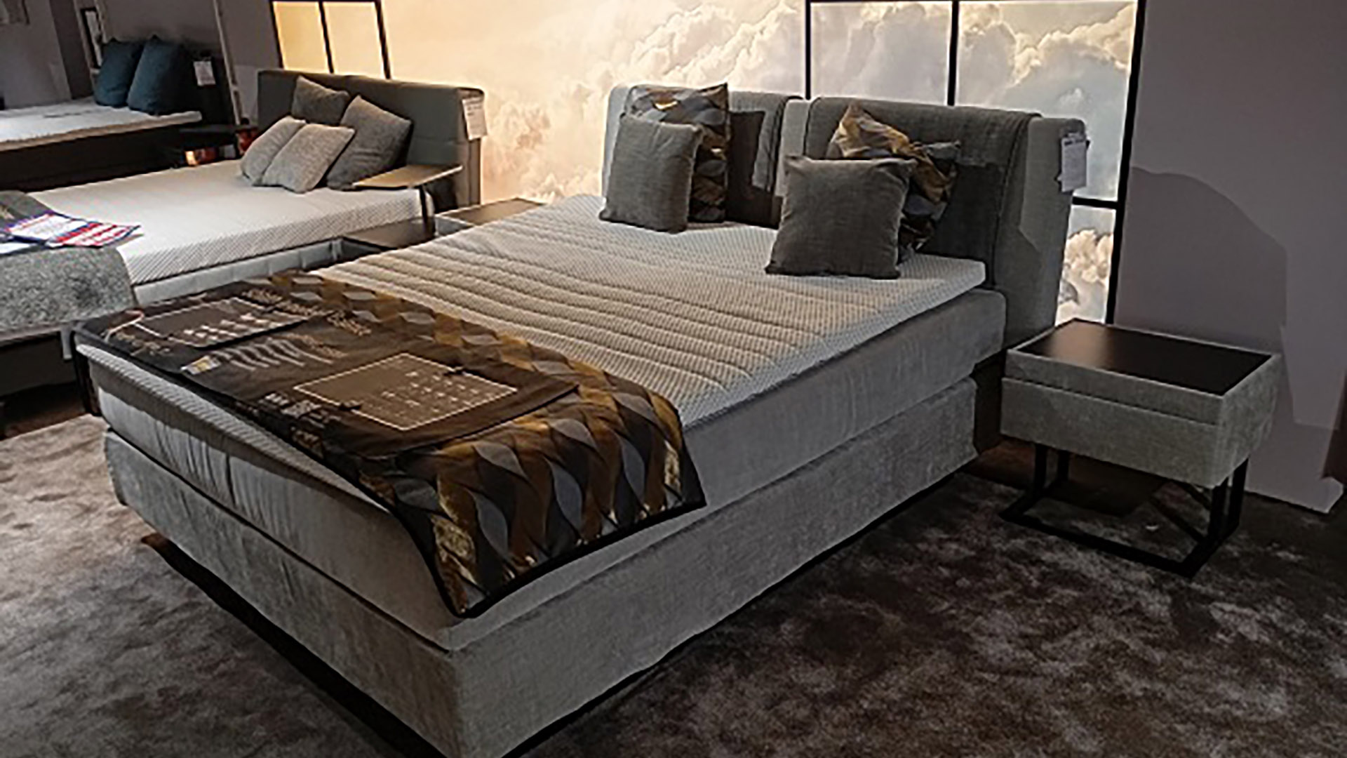 Thomas Brunner Stoff Boxspringbett inkl. Nachtkonsolen -0275007704-05-06-33WW-A