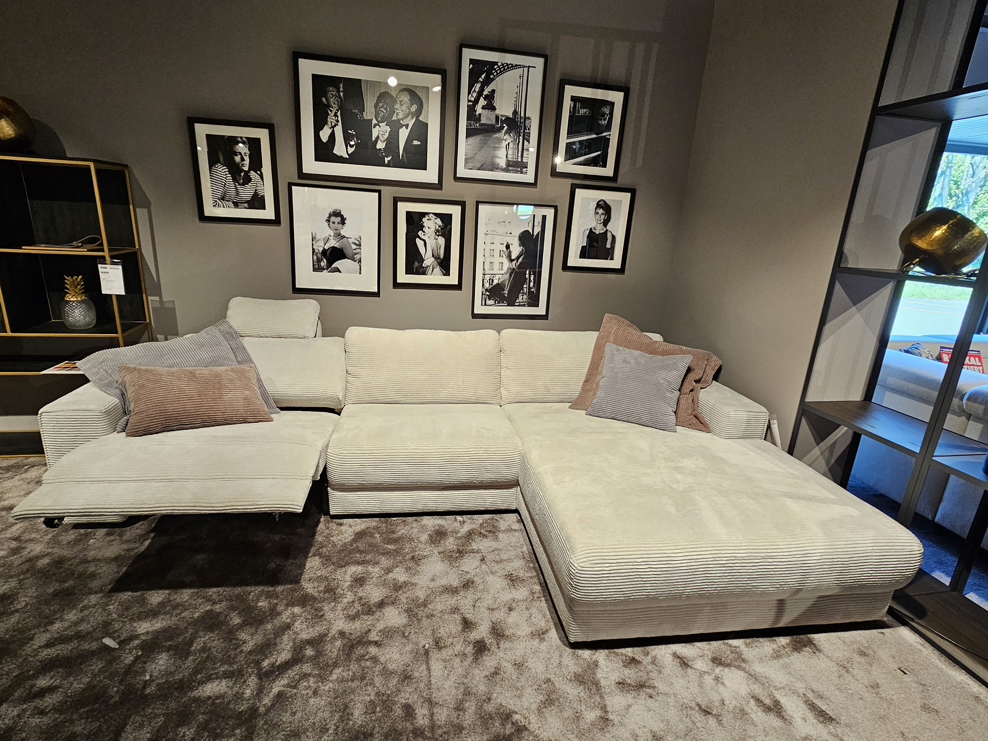Hilker Ecksofa HC 45 mit motorischer Relaxfunktion in trendigen Cord -0533029400-49WW-A