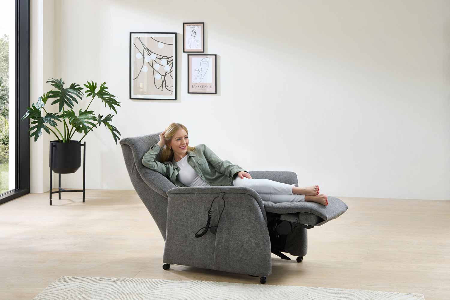 Relaxsessel inkl. motorischer Relaxfunktion und Aufstehhilfe