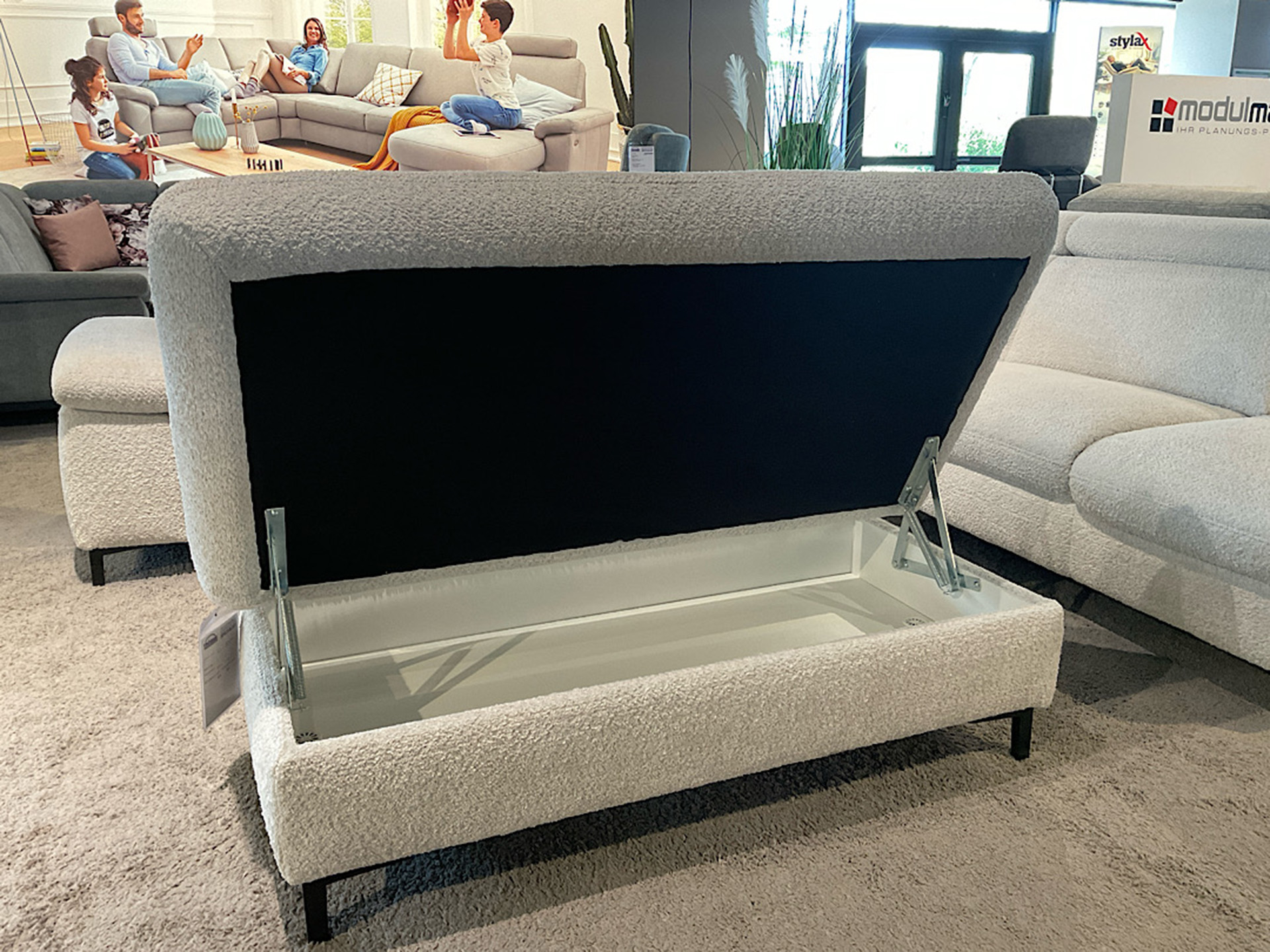 Modulmaster Ecksofa inkl. vielen Funktionen und Hocker in Boucle Stoff
