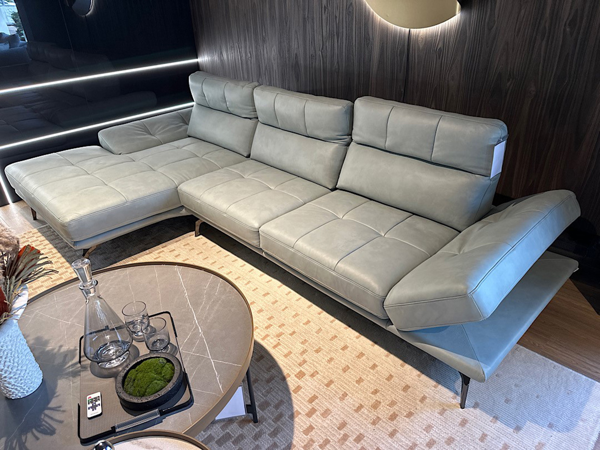 Cuoio Ecksofa in Leder mit manueller Sitztiefenverstellung 