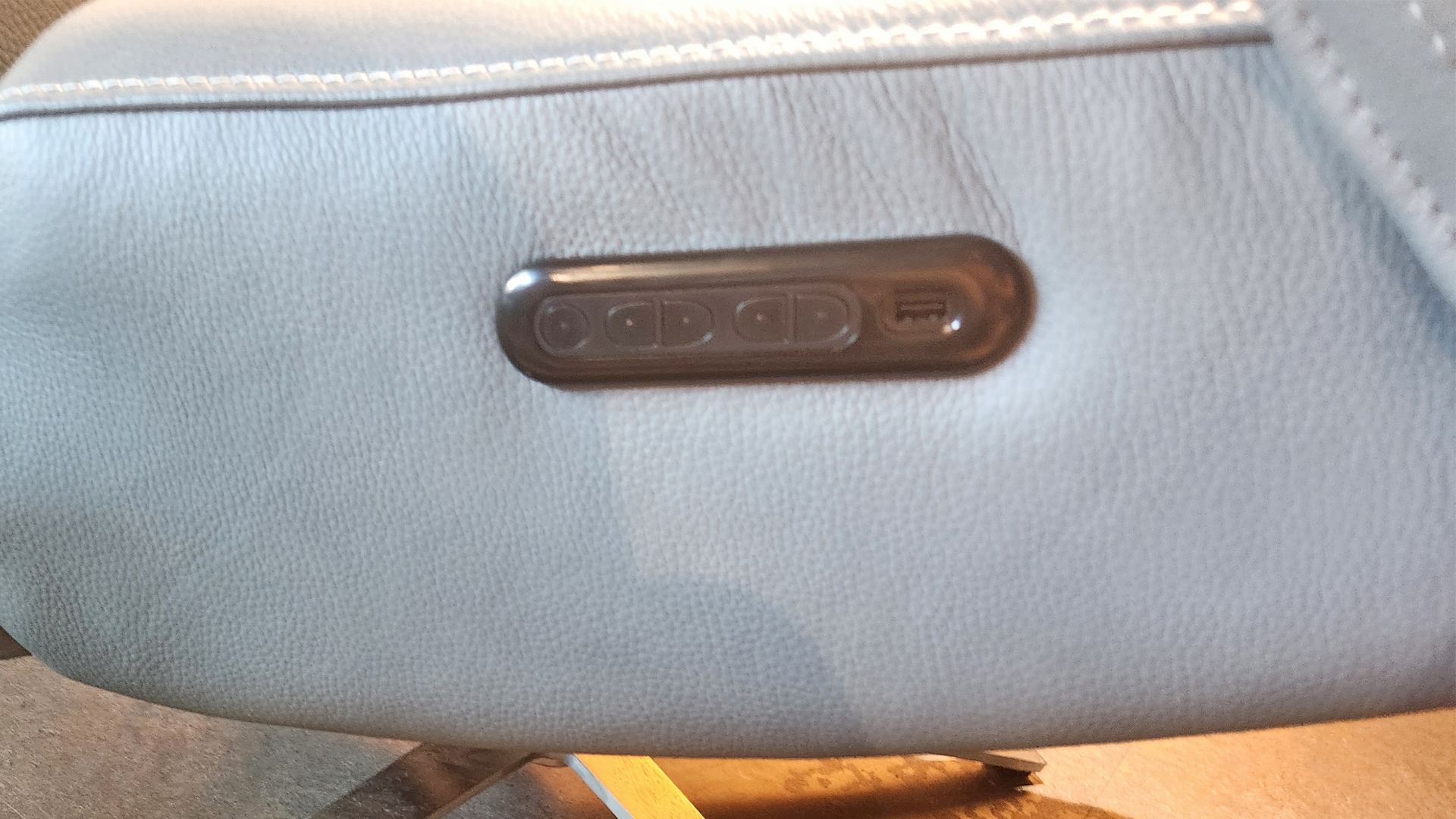 Cuoio Relaxsessel mit motorischer Relaxfunktion mit Herz-Waage-Funktion und Akku in Leder  -0597800484-33WW-A
