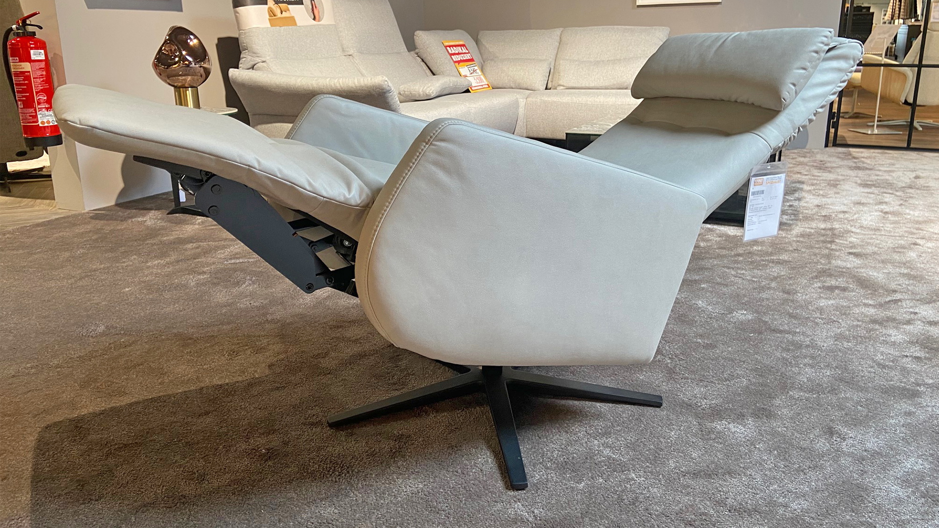 Hilker Sessel HC 48 inkl. motorischer Relaxfunktion und Akku in Leder -0533022501-04WW-A
