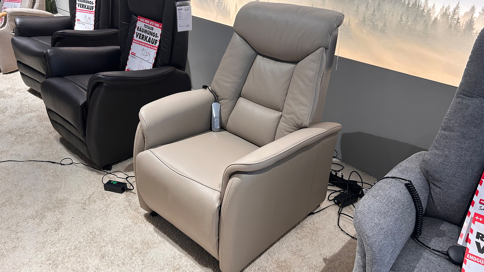Relaxsessel mit motorischer Relaxfunktion und Aufstehhilfe in Leder -Lederlook-0979003800-36WW-A