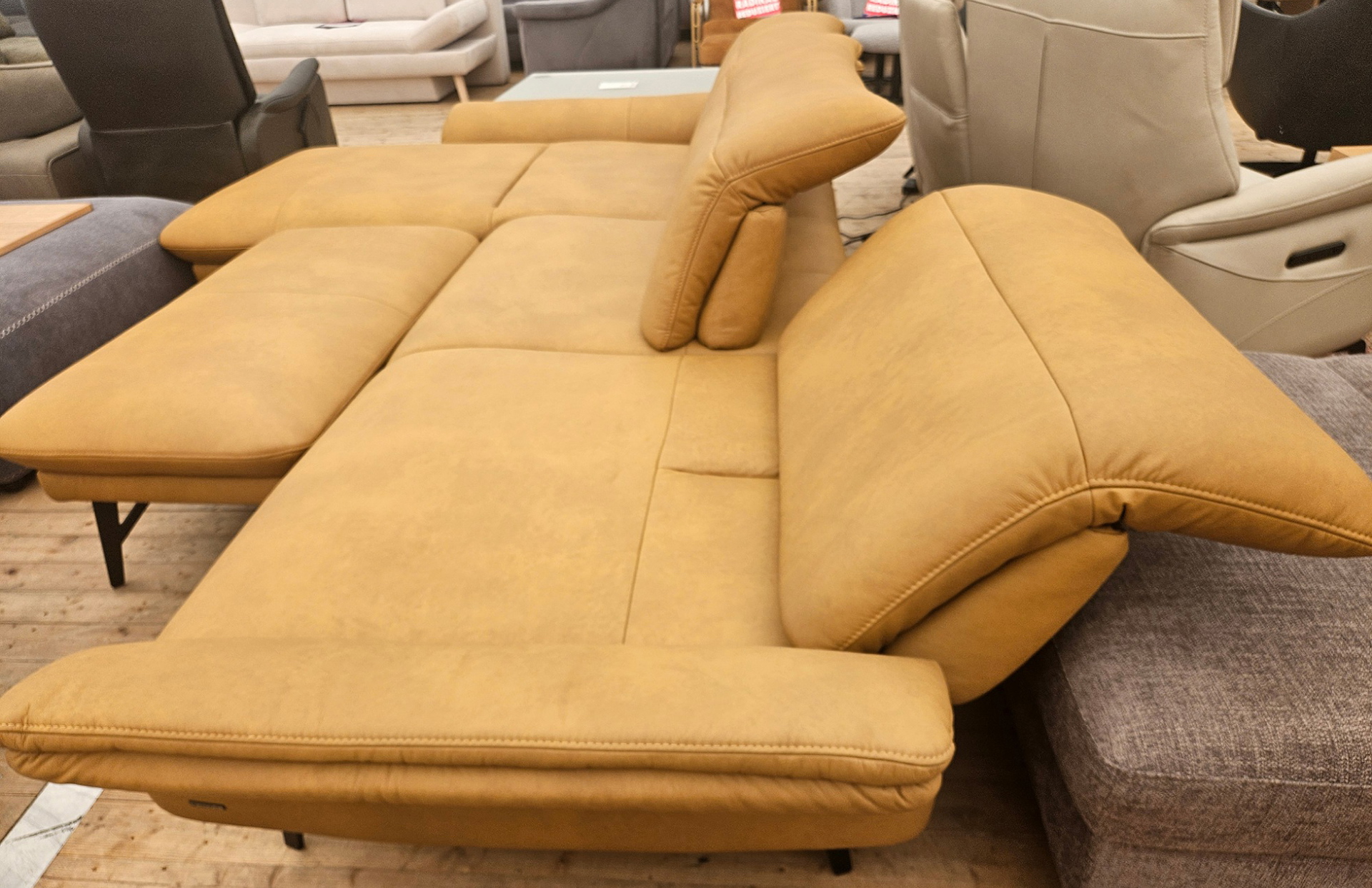 Himolla Ecksofa mit manueller Sitztiefenverstellung und Hocker  in Leder  -0147800052