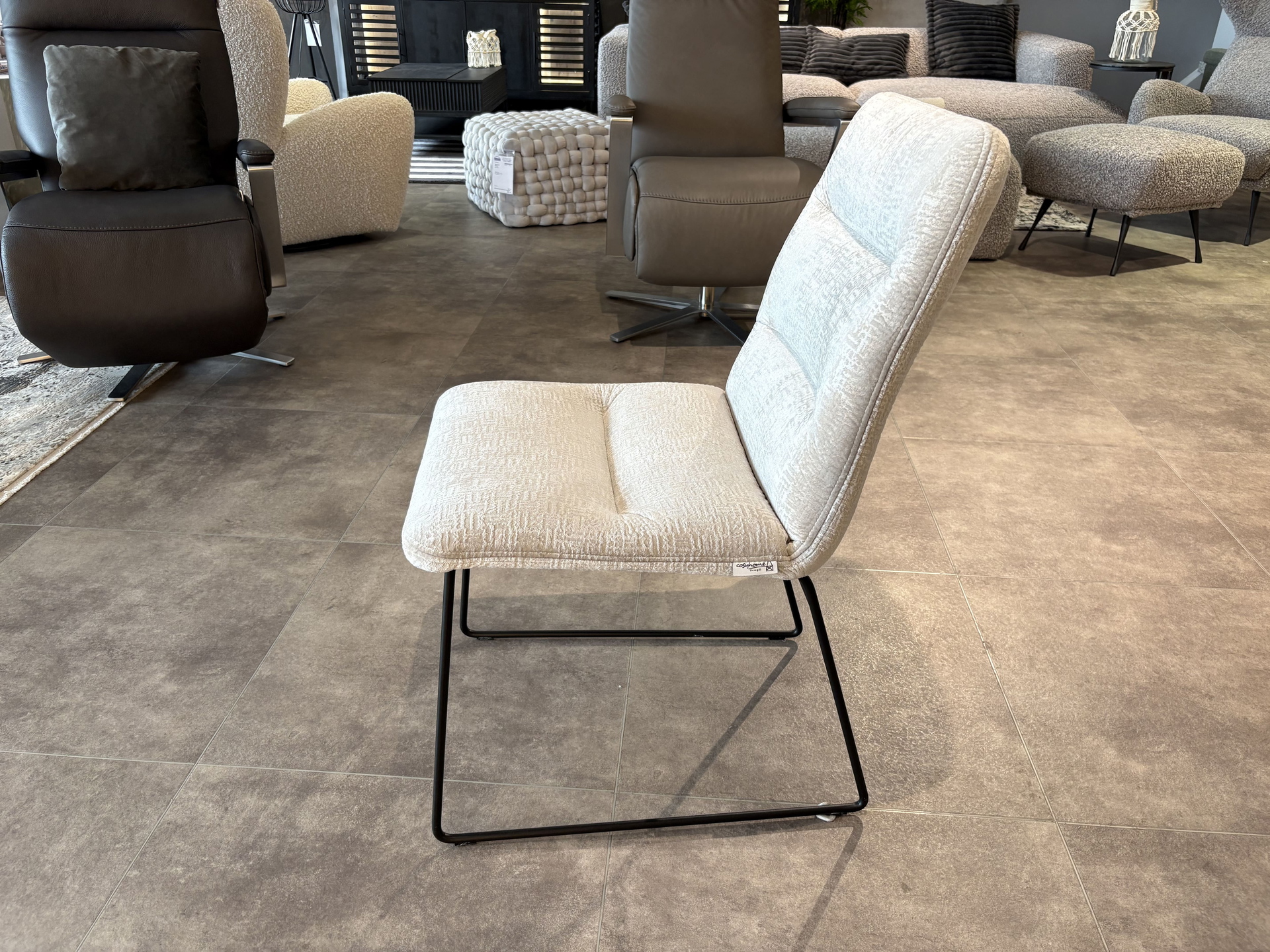 4 Design-Stühle mit Metallkufen in Stoff-0531010600-39WW-A