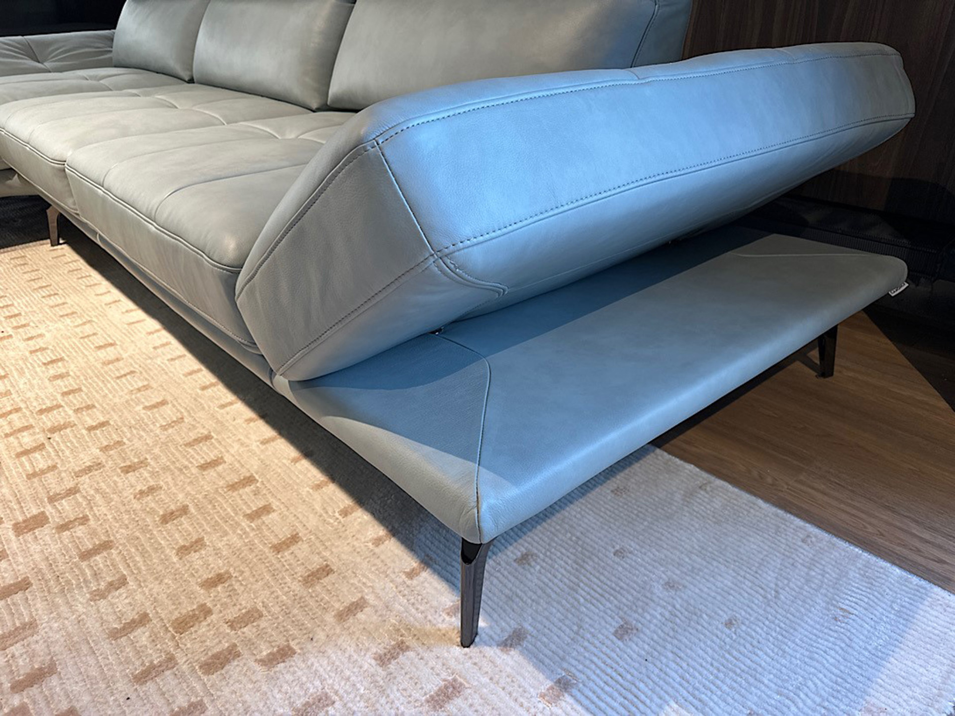 Cuoio Ecksofa in Leder mit manueller Sitztiefenverstellung 