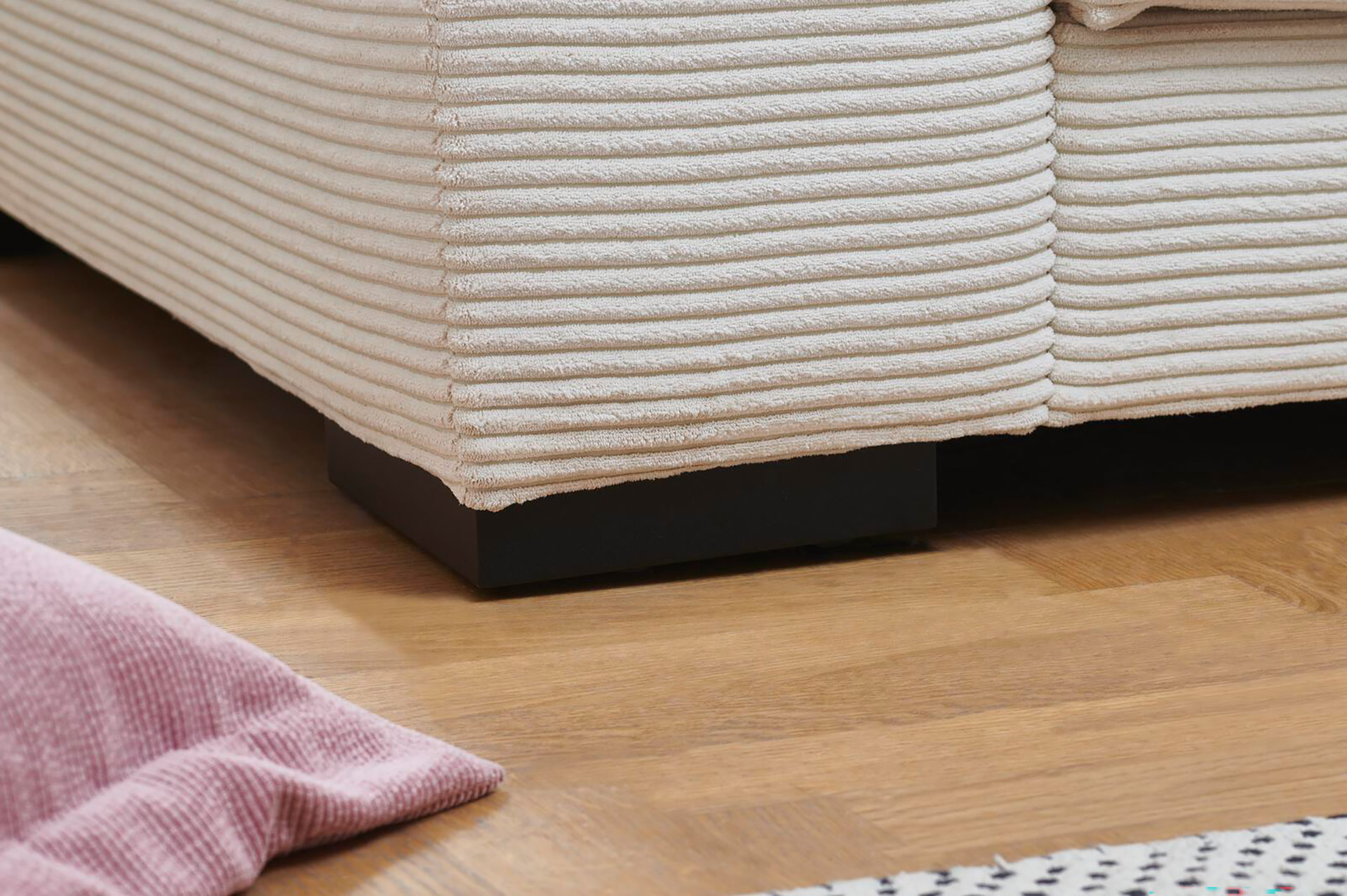 Cord Bigsofa mit losen Kissen