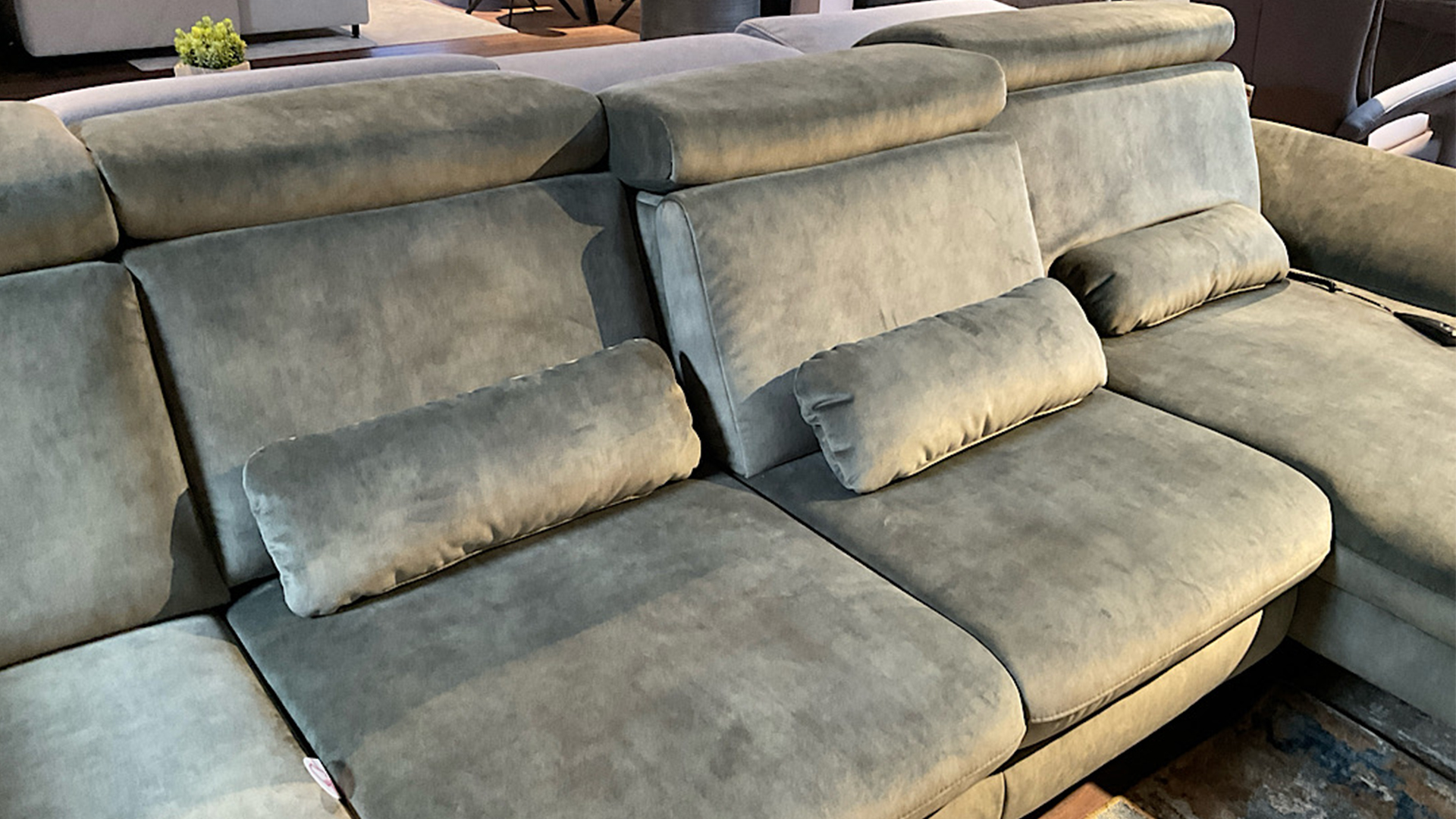 Modulmaster Wohnlandschaft mit Schlaffunktion und motorischen Funktionen in Samtstoff-0126030000-40WW-A