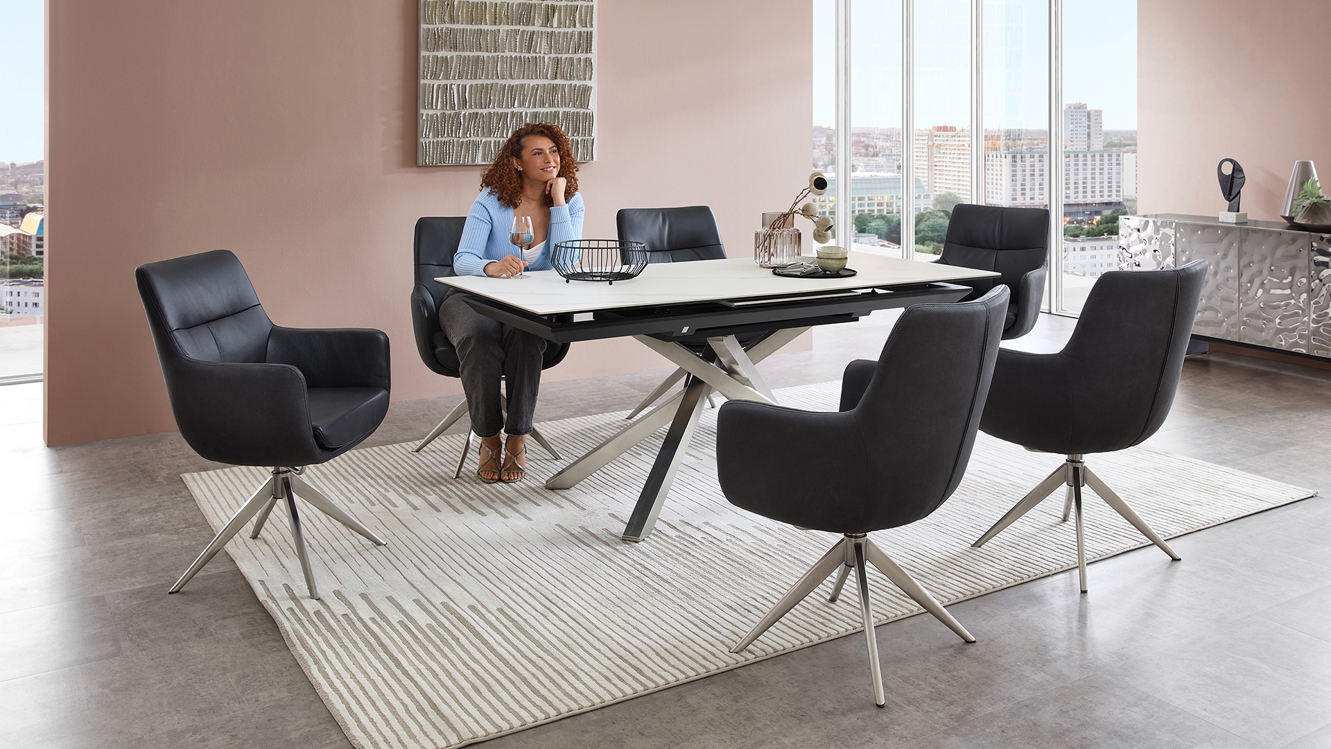 Dining Esszimmerstuhl Kingsman Move mit Dreh-und Rückholfunktion in Leder/ Stoff Mix Dining Esszimmerstuhl Kingsman Move mit Dreh-und Rückholfunktion in Leder/ Stoff Mix