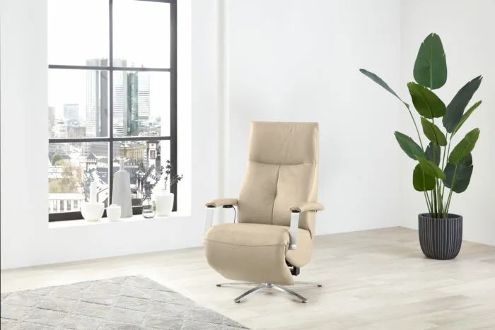 Motorischer Relaxsessel 410 aus Leder Inkl. Aufstehhilfe und Fernbedienung Cream mit Akku 