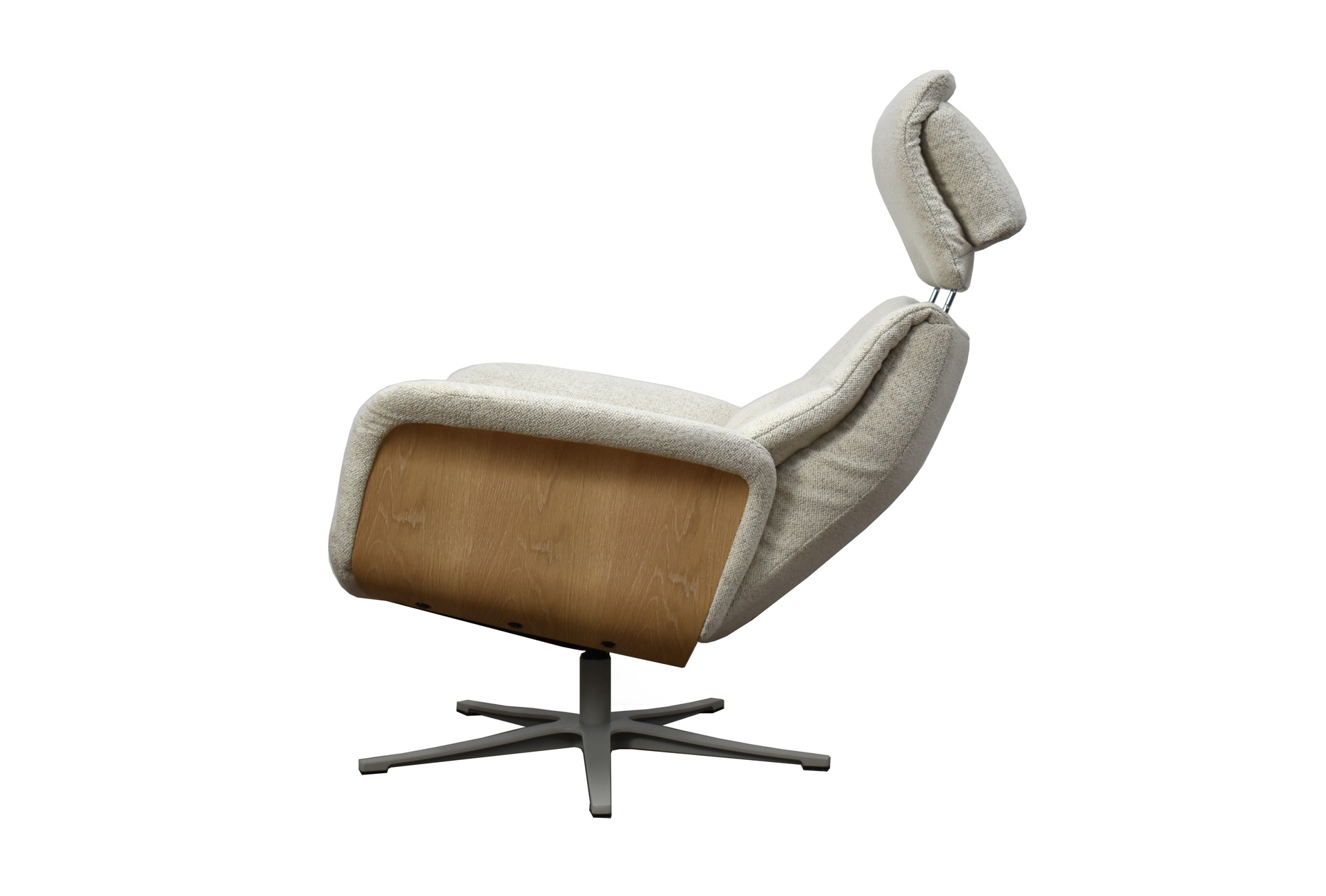 Relaxsessel Lion mit Holzapplikation und Hocker in Stoff