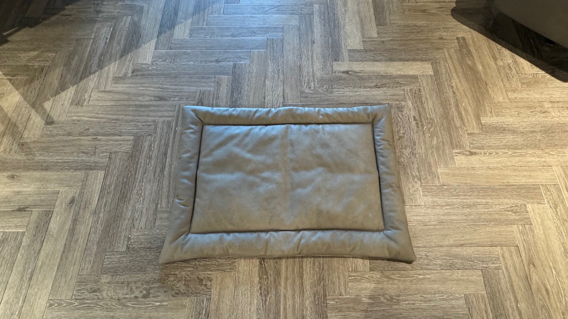 Hunde Loungekissen in Leder-0764014901-04WW-A