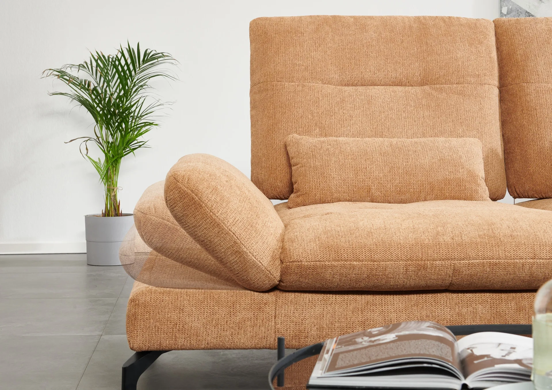Stoff Ecksofa in L-Form mit manueller Sitztiefenverstellung