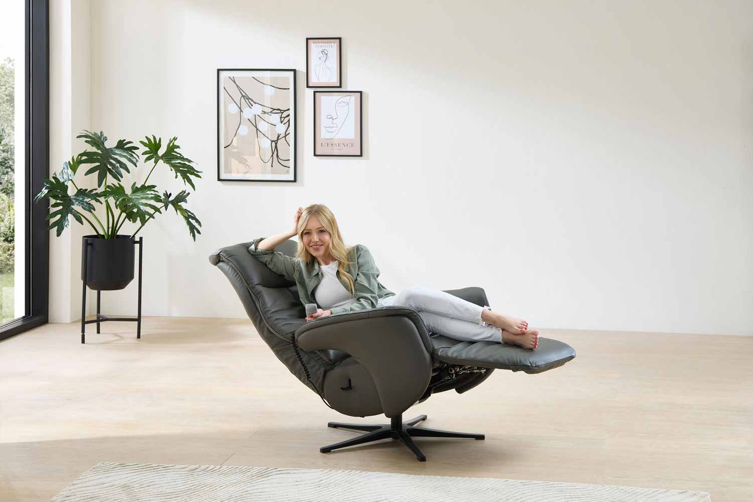 Relaxsessel inkl. 3-motorische Relaxfunktion in Leder-Lederlook