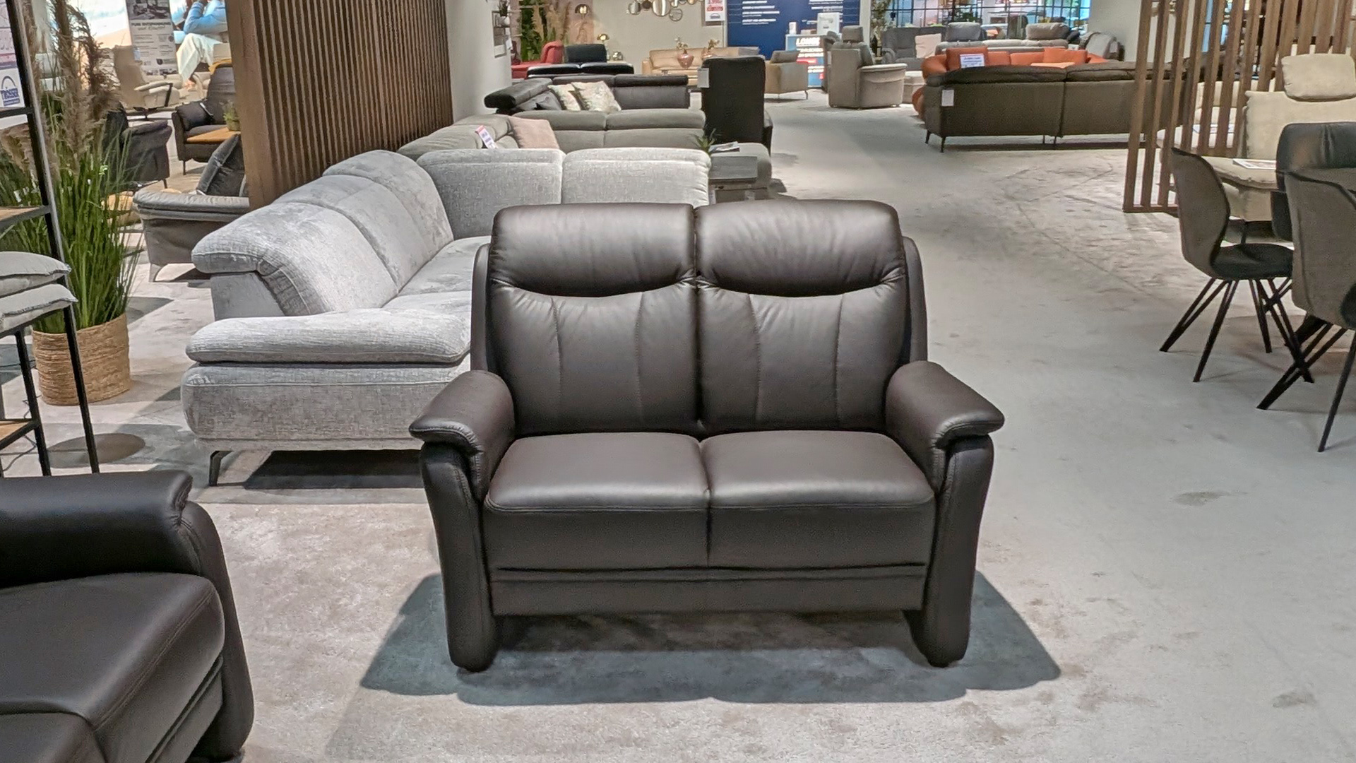 Gruber Couchgarnitur mit Kopfteilverstellung in Leder-0134018106-38WW-A
