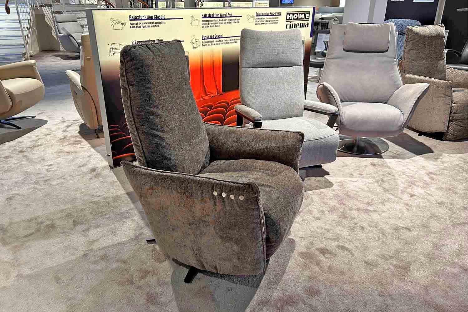 Relaxsessel in Stoff inkl. motorischer Relaxfunktion und Akku