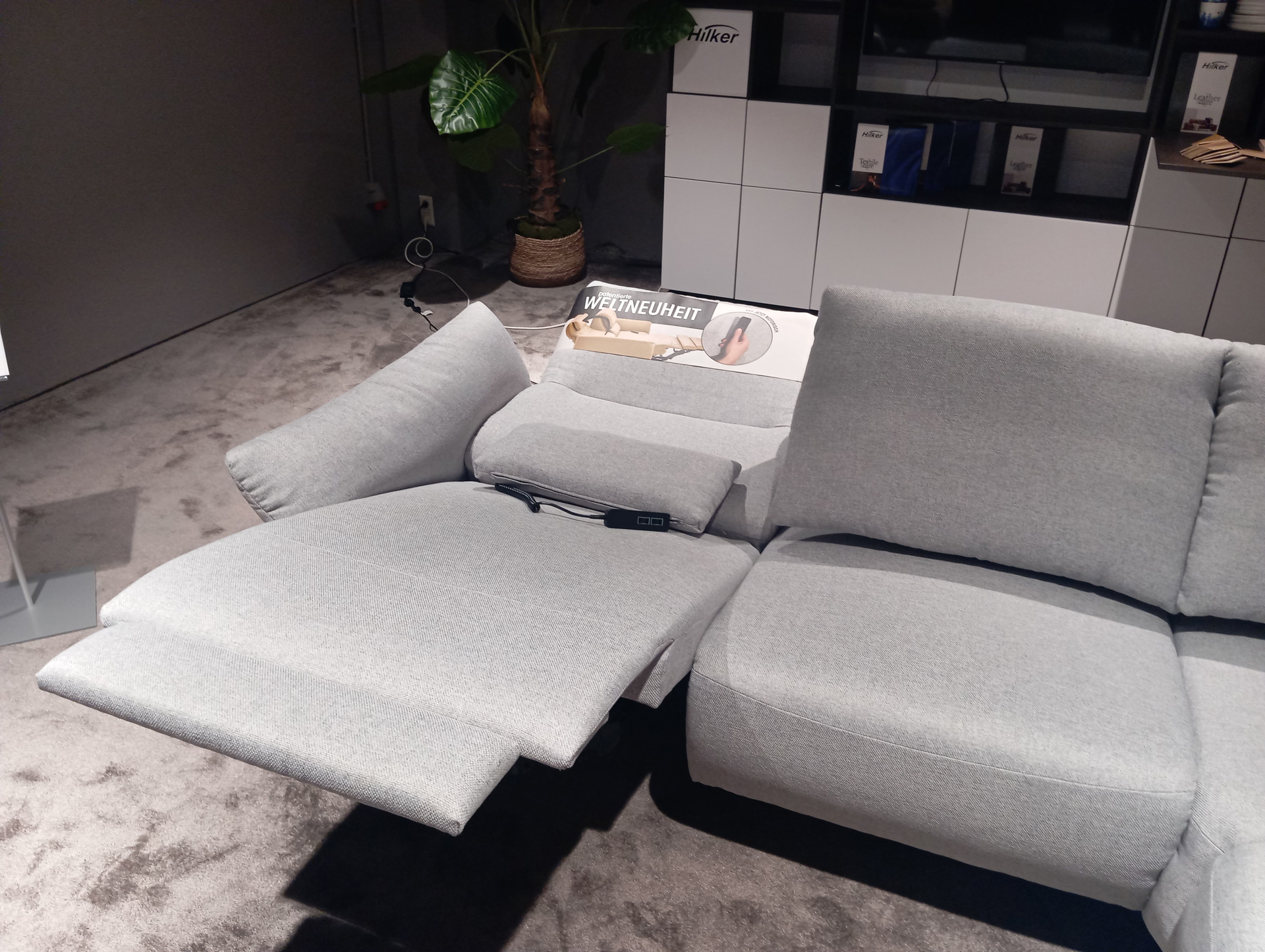 Hilker Ecksofa HC8 inkl. motorischer Relaxfunktion in Stoff-0533029300-33WW-A
